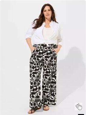 EUC torrid Black & White Geometric Wide Leg Pants
